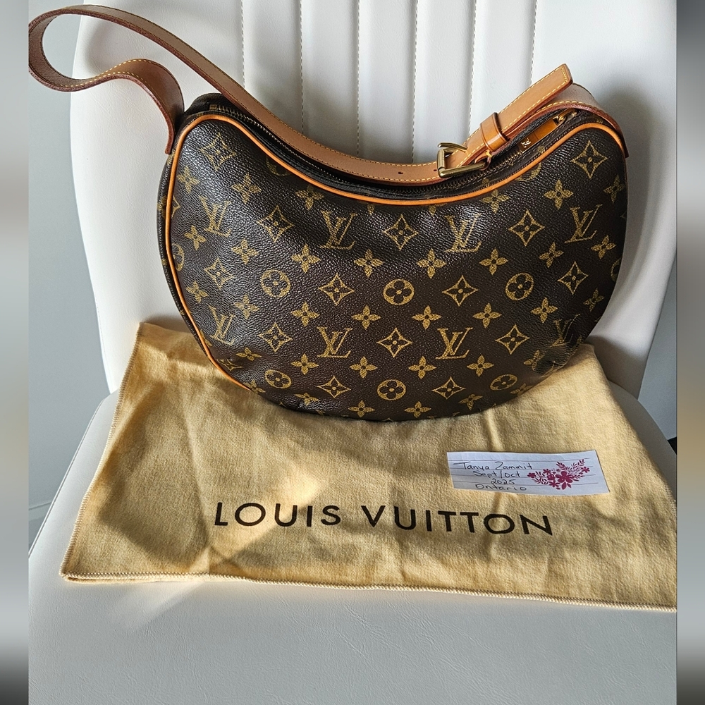 SOLD 🚫 Louis Vuitton CROISSANT MM bag